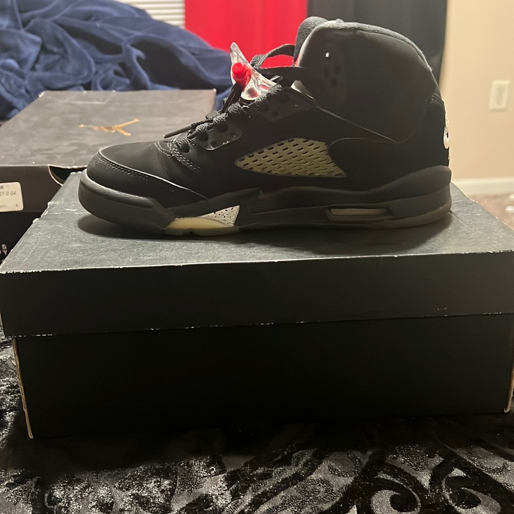 Black Jordan 5s